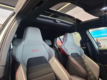2026-Volkswagen-Golf-8-GTI-20-TSI-DSG_11