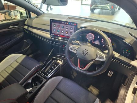 2026-Volkswagen-Golf-8-GTI-20-TSI-DSG_14