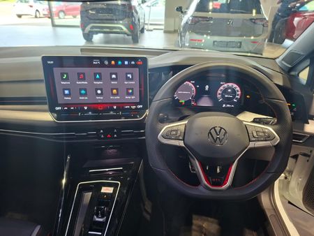 2026-Volkswagen-Golf-8-GTI-20-TSI-DSG_15