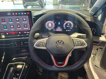 2026-Volkswagen-Golf-8-GTI-20-TSI-DSG_16