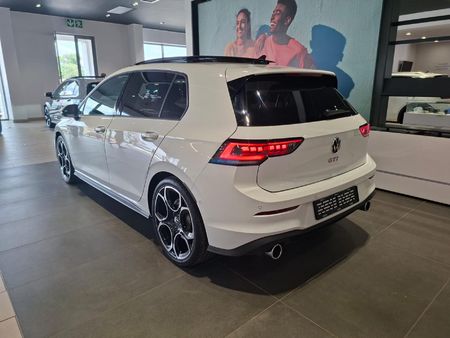 2026-Volkswagen-Golf-8-GTI-20-TSI-DSG_2
