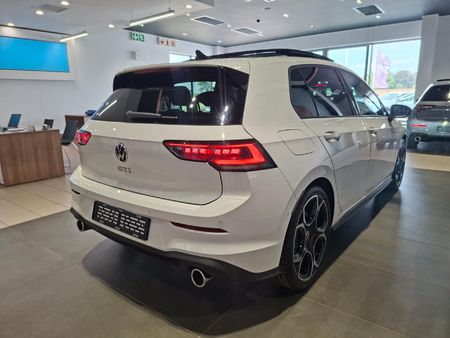 2026-Volkswagen-Golf-8-GTI-20-TSI-DSG_5