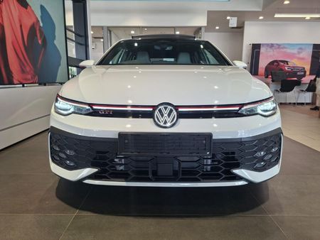 2026-Volkswagen-Golf-8-GTI-20-TSI-DSG_7