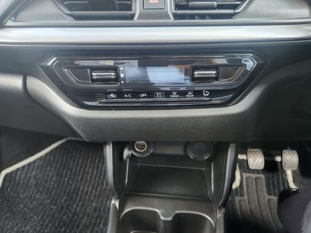2025-Suzuki-Swift-12-GL_11