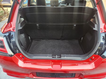 2025-Suzuki-Swift-12-GL_12