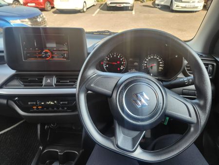 2025-Suzuki-Swift-12-GL_18