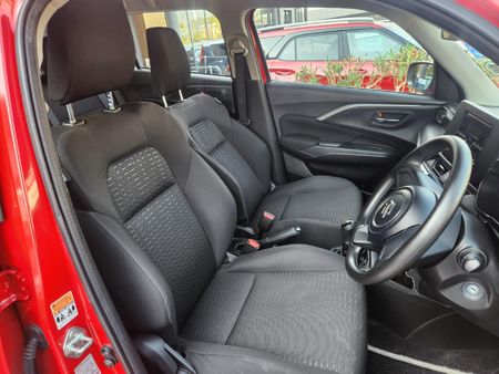 2025-Suzuki-Swift-12-GL_21