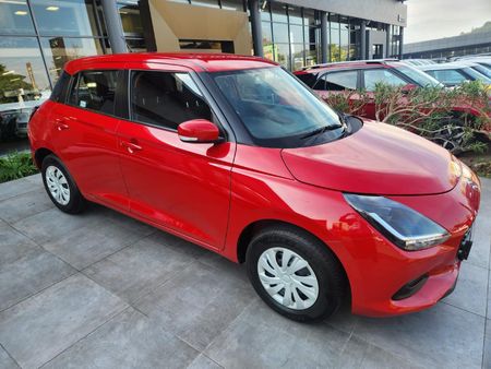 2025-Suzuki-Swift-12-GL_2