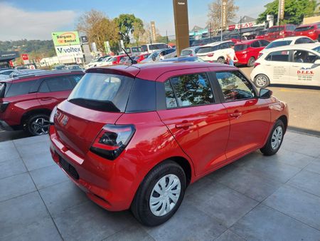 2025-Suzuki-Swift-12-GL_3