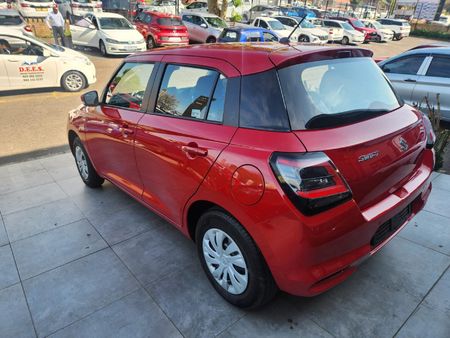 2025-Suzuki-Swift-12-GL_5