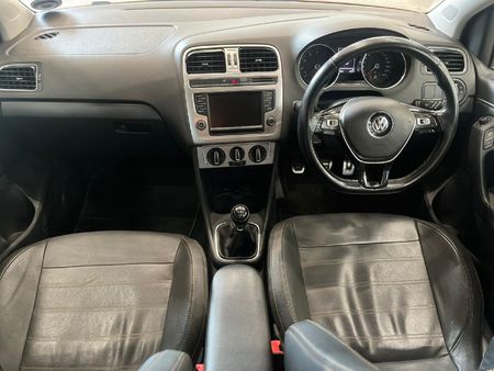2016-Volkswagen-Polo-Cross-12-TSI_9