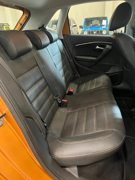 2016-Volkswagen-Polo-Cross-12-TSI_11