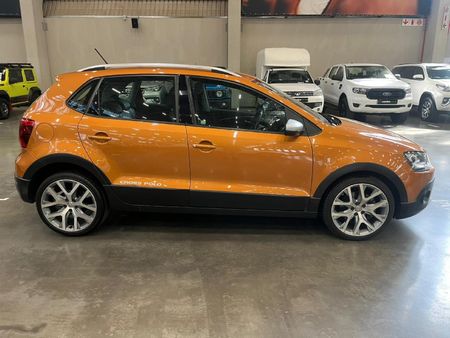 2016-Volkswagen-Polo-Cross-12-TSI_1
