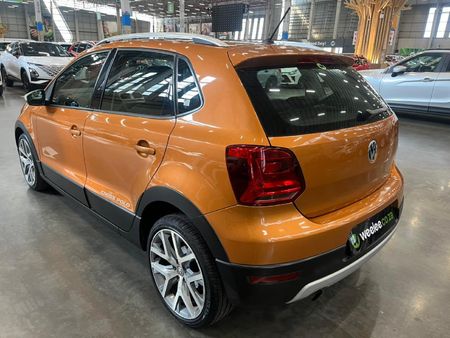 2016-Volkswagen-Polo-Cross-12-TSI_4