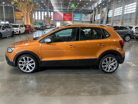 2016-Volkswagen-Polo-Cross-12-TSI_5