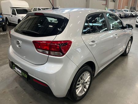 2017-Kia-Rio-14-EX-5-dr-Auto_2