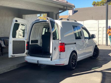 2017-Volkswagen-Caddy-CrewBus-16i_10