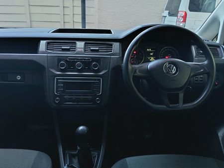 2017-Volkswagen-Caddy-CrewBus-16i_12