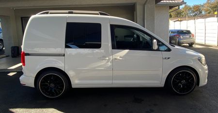 2017-Volkswagen-Caddy-CrewBus-16i_2