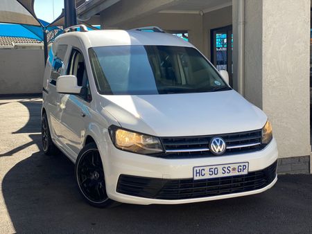 2017-Volkswagen-Caddy-CrewBus-16i_5