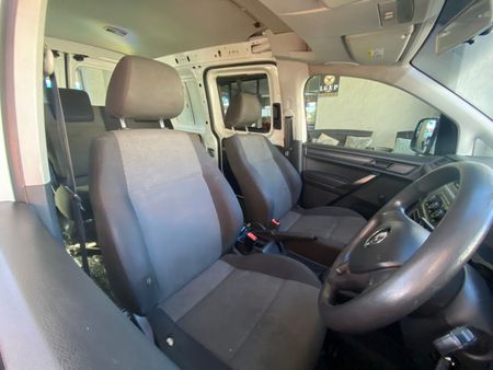 2017-Volkswagen-Caddy-CrewBus-16i_7