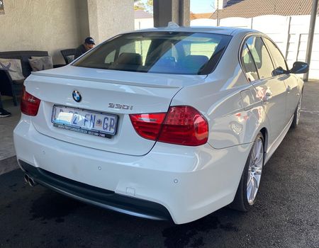 2011-BMW-3-Series-330i-M-Sport-Auto_2