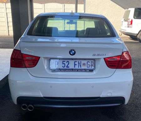 2011-BMW-3-Series-330i-M-Sport-Auto_3