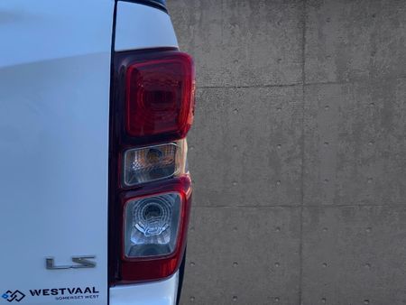 2023-Isuzu-D-Max-19-DDI-HR-LS-Auto-Double-Cab_11