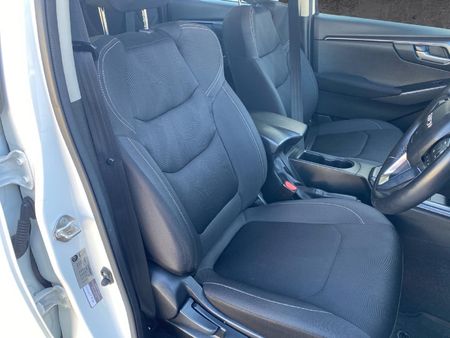 2023-Isuzu-D-Max-19-DDI-HR-LS-Auto-Double-Cab_15