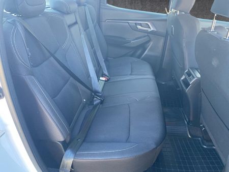 2023-Isuzu-D-Max-19-DDI-HR-LS-Auto-Double-Cab_16