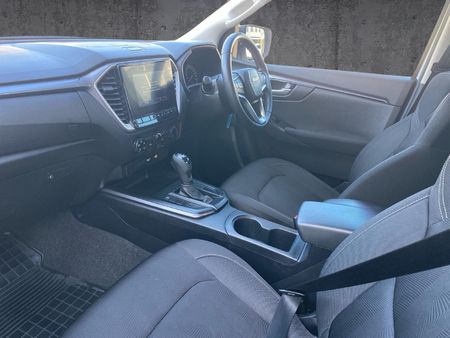 2023-Isuzu-D-Max-19-DDI-HR-LS-Auto-Double-Cab_18