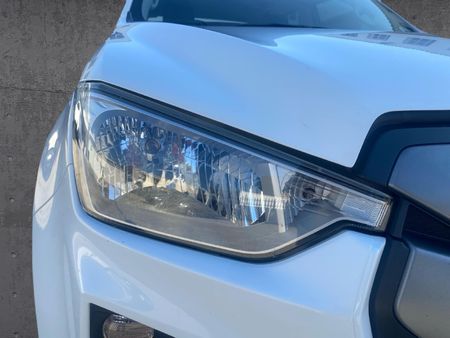 2023-Isuzu-D-Max-19-DDI-HR-LS-Auto-Double-Cab_8