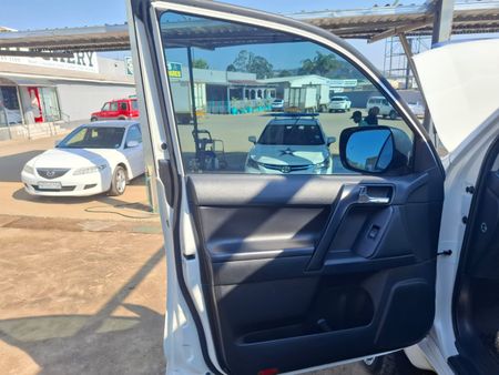 2016-Toyota-Land-Cruiser-Prado-40-V6-VX-Auto_19