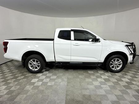 2023-Isuzu-D-Max-19-DDI-HR-LS-Auto-Extended-Cab_11