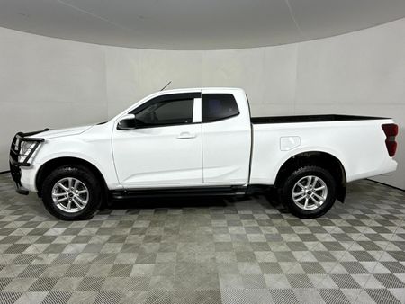 2023-Isuzu-D-Max-19-DDI-HR-LS-Auto-Extended-Cab_13