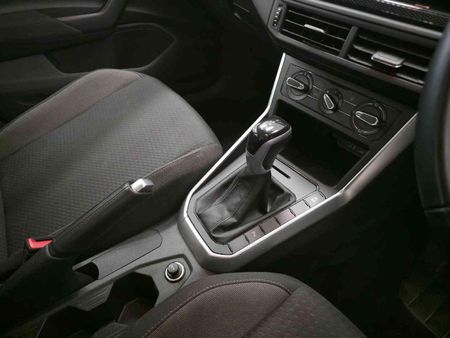 2025-Volkswagen-Polo-10-TSI-Life-Auto-DSG_10