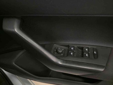 2025-Volkswagen-Polo-10-TSI-Life-Auto-DSG_18