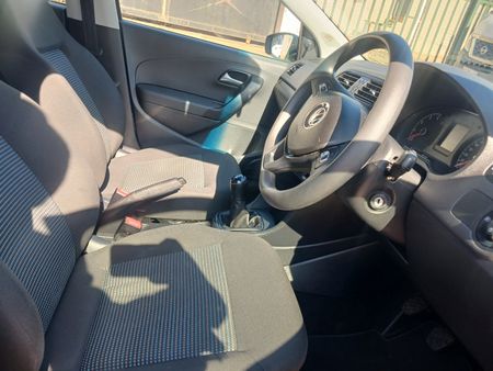 2024-Volkswagen-Polo-Vivo-14-Comfortline-5-dr_11
