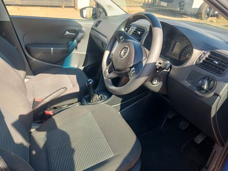 2024-Volkswagen-Polo-Vivo-14-Comfortline-5-dr_8