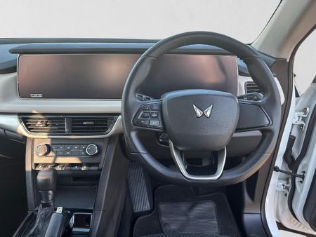 2023-Mahindra-XUV-700-20-AX5-Auto_13