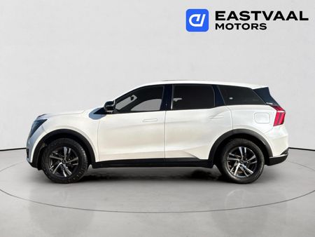 2023-Mahindra-XUV-700-20-AX5-Auto_3