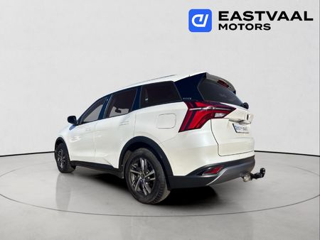 2023-Mahindra-XUV-700-20-AX5-Auto_4