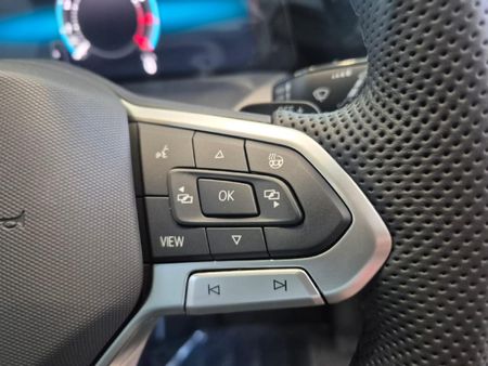 2026-Volkswagen-Golf-14-TSI-R-Line-Auto-110kw_9