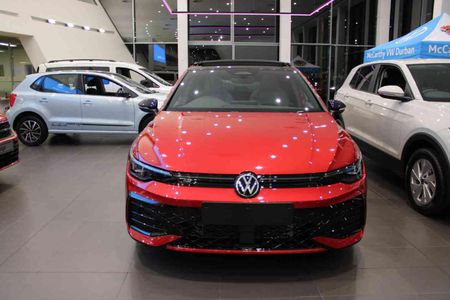 2026-Volkswagen-Golf-14-TSI-R-Line-Auto-110kw_14
