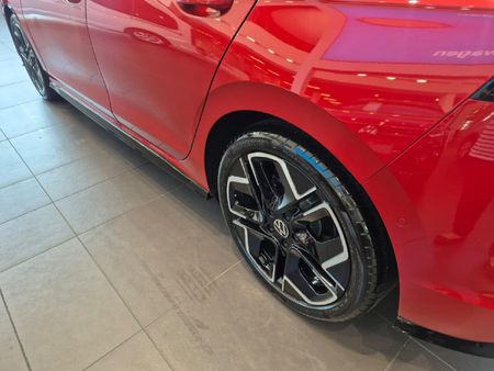 2026-Volkswagen-Golf-14-TSI-R-Line-Auto-110kw_4
