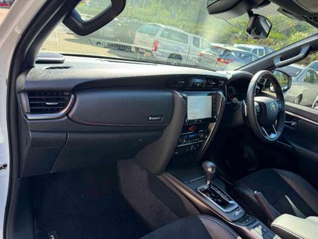 2025-Toyota-Fortuner-28GD-6-4x4-GR-S-Auto_17