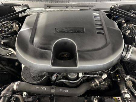 2022-Land-Rover-Defender-130-D300-X-Dynamic-HSE_11