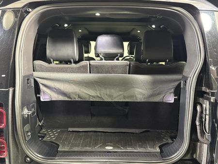2022-Land-Rover-Defender-130-D300-X-Dynamic-HSE_12