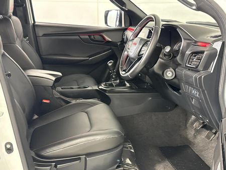 2025-Isuzu-D-Max-19-DDI-HR-X-Rider-Double-Cab_9