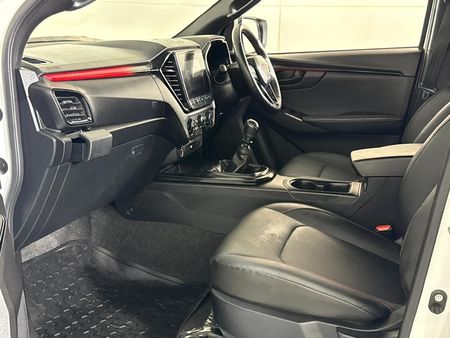 2025-Isuzu-D-Max-19-DDI-HR-X-Rider-Double-Cab_8